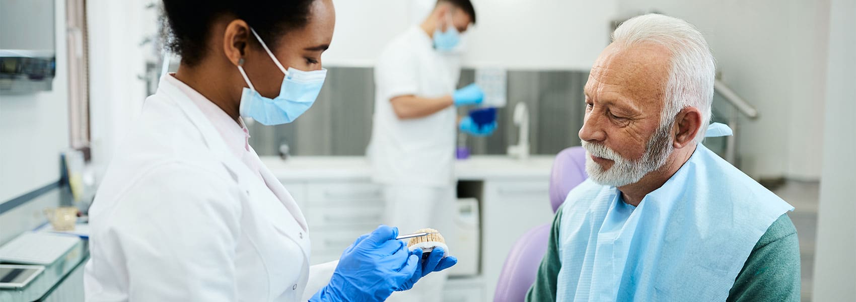 Dentist explain to patient how works dentures